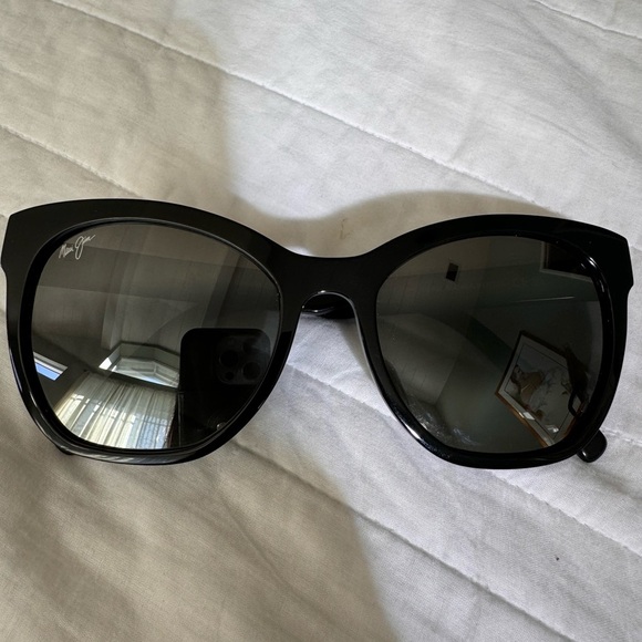 Maui Jim Polarized Women’s Sunglasses - Picture 3 of 7
